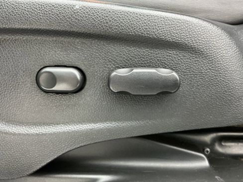 Used 2018 Buick Encore Essence FWD image 39