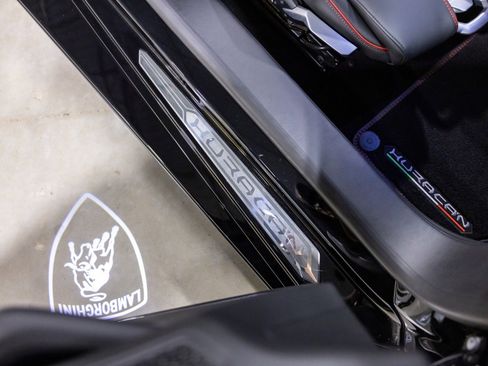 Used 2020 Lamborghini Huracan EVO image 31