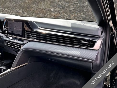 Used 2025 Toyota Camry SE FWD image 14