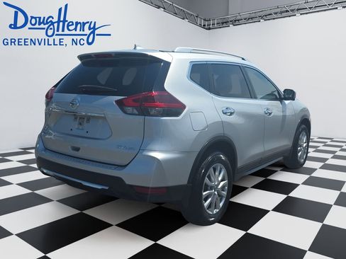 Used 2018 Nissan Rogue SV w/ Sun & Sound Touring Package AWD/4WD image 5