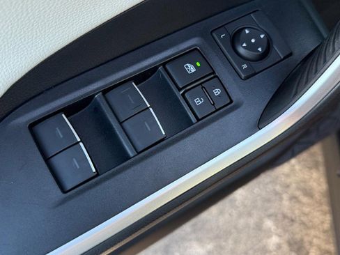 New 2025 Toyota RAV4 Limited image 10