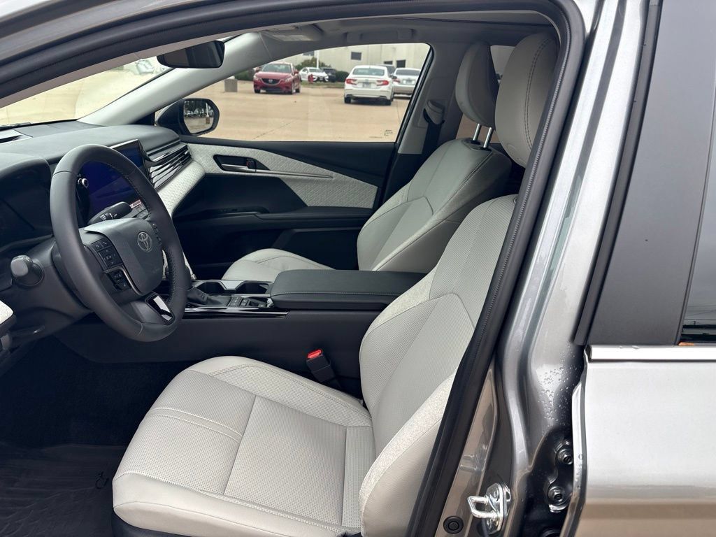 Used 2026 Toyota Camry XLE AWD/4WD image 11