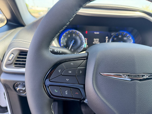 New 2026 Chrysler Pacifica Select AWD/4WD image 17