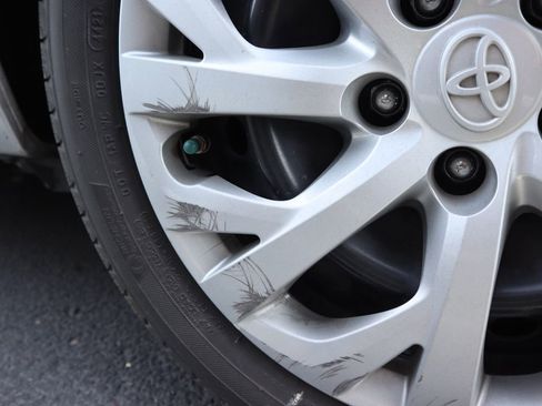 Used 2018 Toyota Corolla LE w/ Carpet Mat Package (TMS) image 30