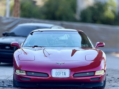 Used 2001 Chevrolet Corvette Coupe w/ Preferred Equipment Group2 RWD image 4