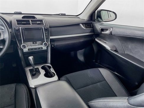 Used 2014 Toyota Camry SE image 22