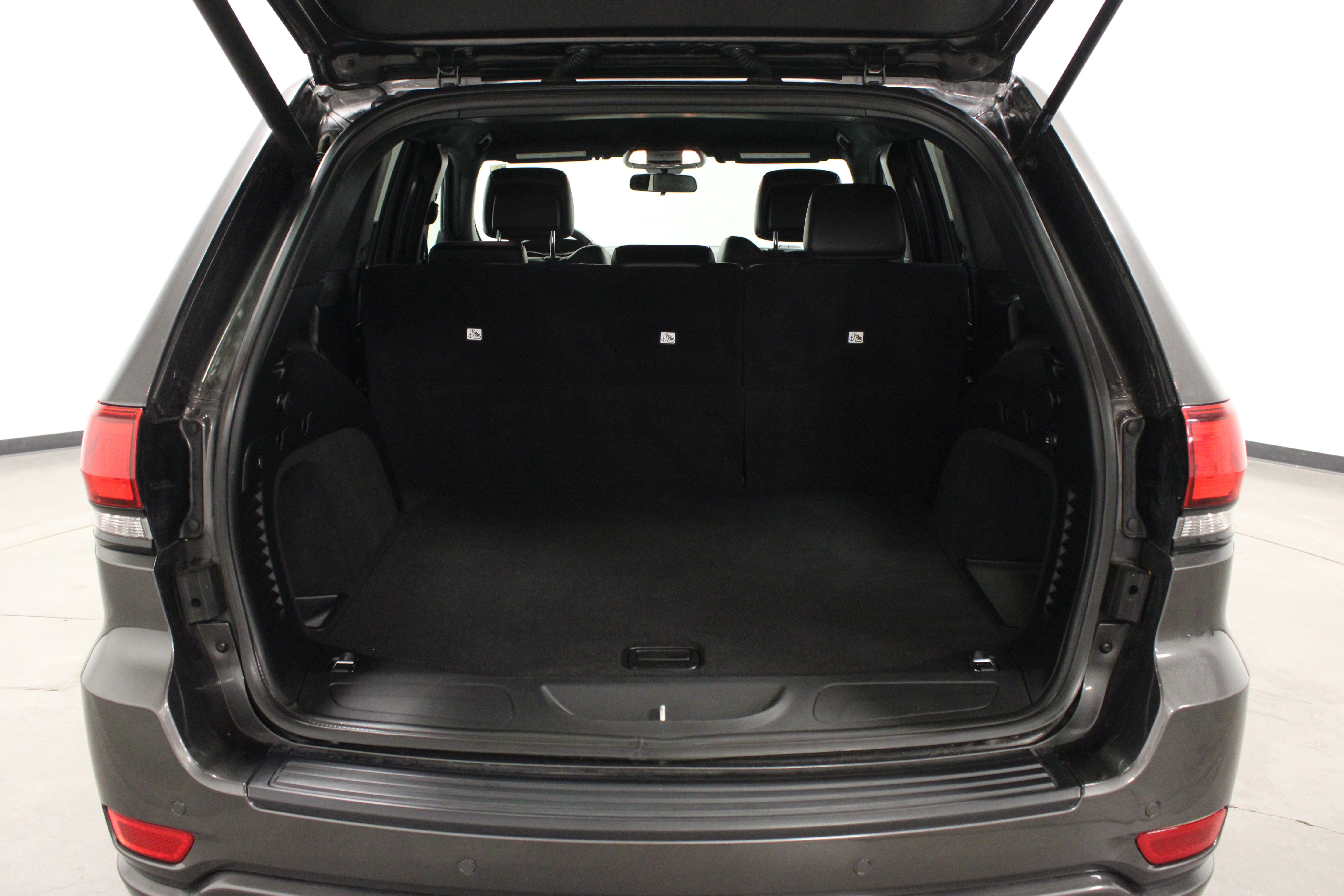 Used 2021 Jeep Grand Cherokee Laredo X RWD image 14