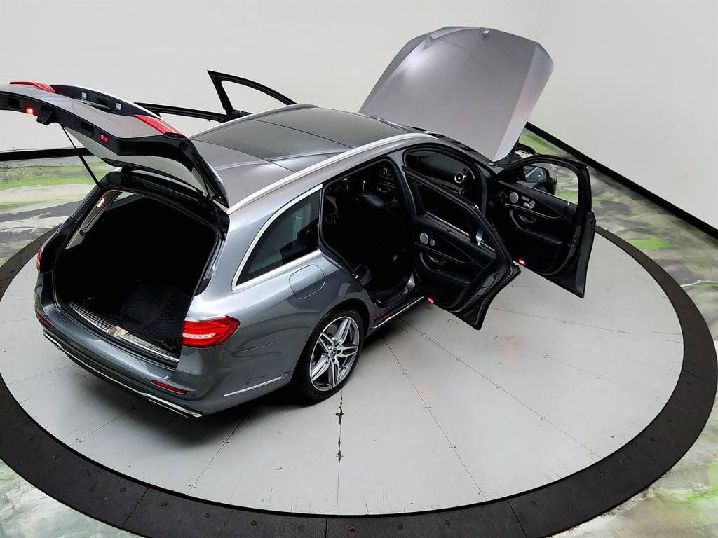 Used 2018 Mercedes-Benz E 400 4MATIC Wagon image 39