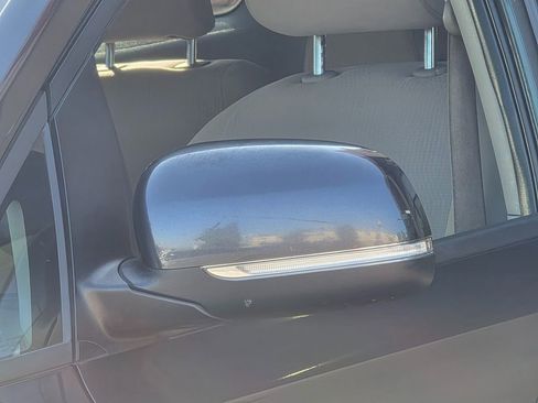 Used 2019 Kia Sedona LX image 10