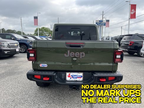 Used 2021 Jeep Gladiator Rubicon AWD/4WD image 3