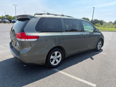 Used 2014 Toyota Sienna LE FWD image 5