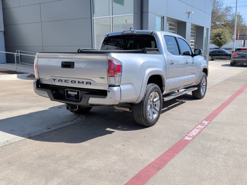 Used 2018 Toyota Tacoma Limited image 10
