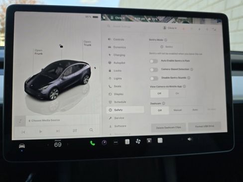 Used 2023 Tesla Model Y 2WD image 54