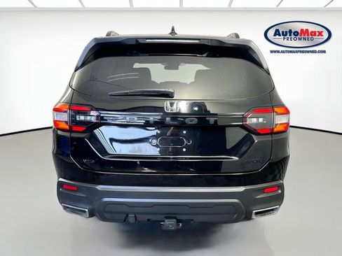 Used 2025 Honda Pilot Sport image 7