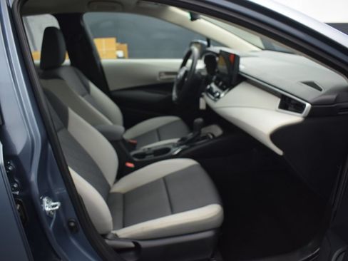 Used 2025 Toyota Corolla LE FWD image 10