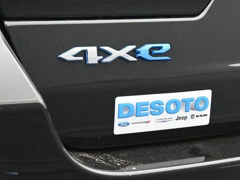 Used 2024 Jeep Grand Cherokee Overland w/ Advanced Protech Group III image 19