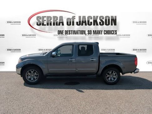 Used 2019 Nissan Frontier SL RWD image 5