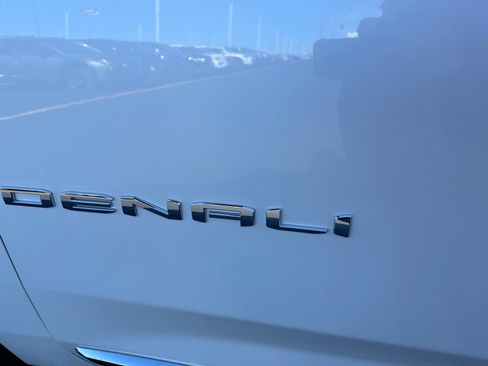 Used 2024 GMC Yukon XL Denali AWD/4WD image 13