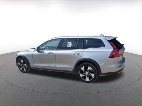 Used 2025 Volvo V60 B5 Cross Country Plus AWD/4WD image 14