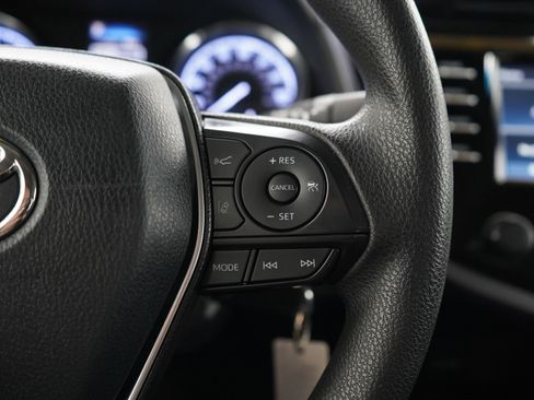 Used 2018 Toyota Camry LE image 24