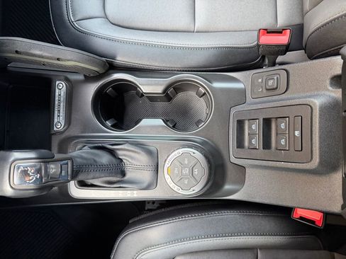 Used 2023 Ford Bronco Everglades image 22