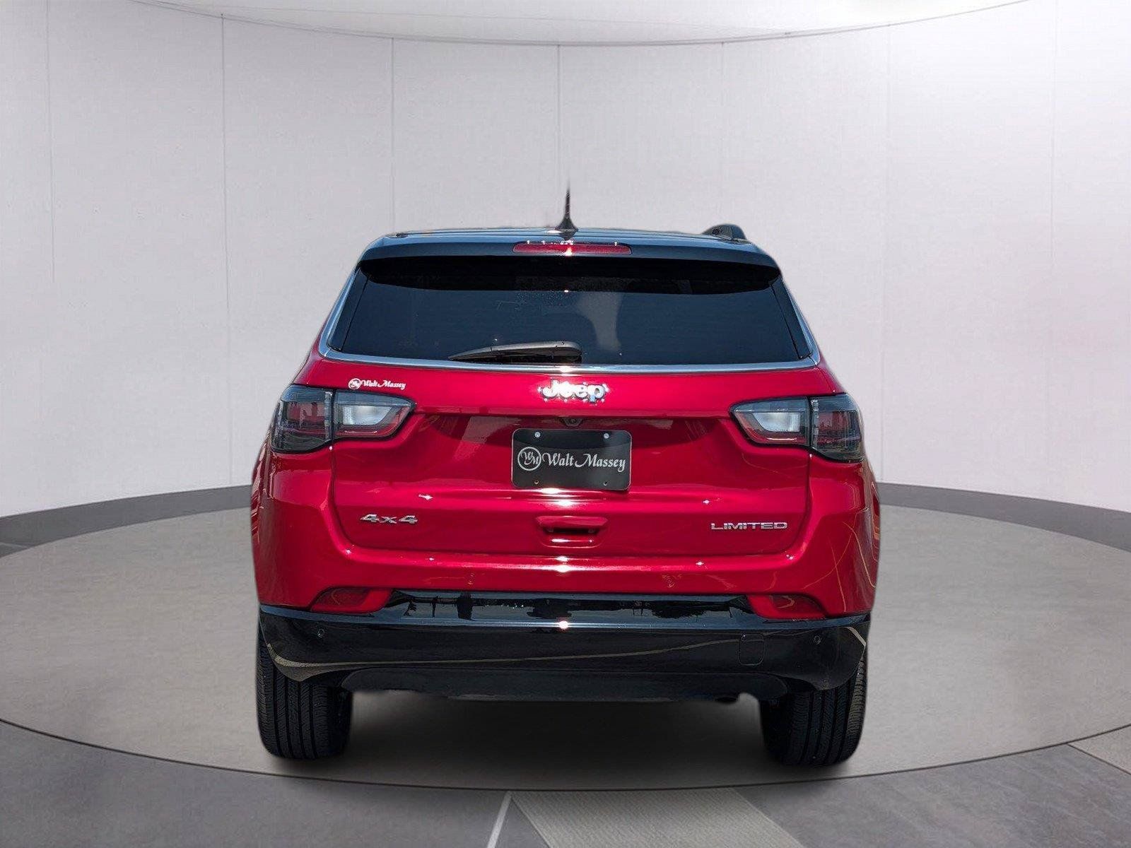 Used 2025 Jeep Compass Limited w/ Elite Group AWD/4WD image 4
