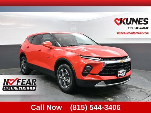 Used 2025 Chevrolet Blazer LT FWD image 1