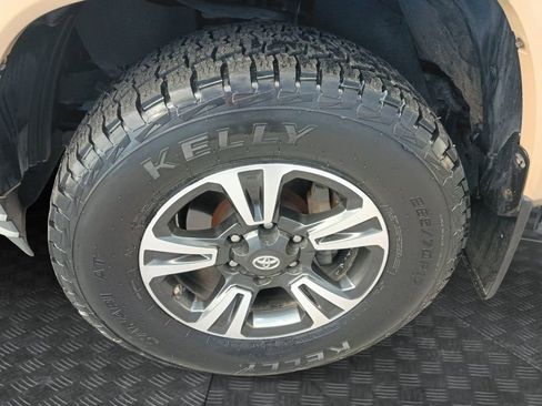 Used 2018 Toyota Tacoma TRD Sport AWD/4WD image 23