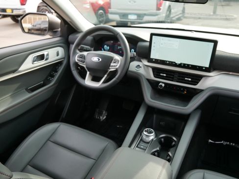Used 2026 Ford Explorer Active w/ Active Comfort Package image 9