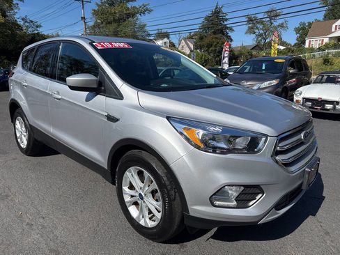 Used 2019 Ford Escape SE image 3