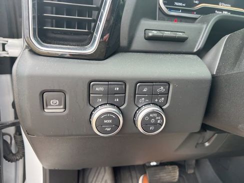 Used 2024 GMC Sierra 2500 Denali Ultimate image 11