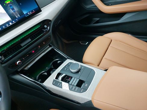 Used 2025 BMW 230i 230i w/ M Sport Package image 24