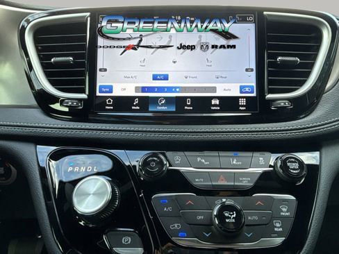 New 2026 Chrysler Pacifica Select image 22