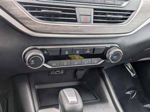 Used 2025 Nissan Altima 2.5 SV FWD image 17