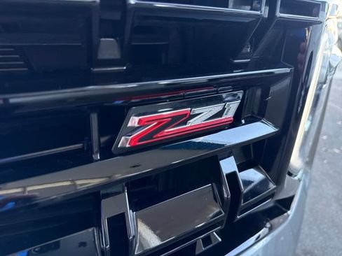 Used 2025 Chevrolet Suburban Z71 AWD/4WD image 40