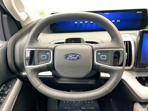 Used 2025 Ford Expedition Max Active AWD/4WD image 16