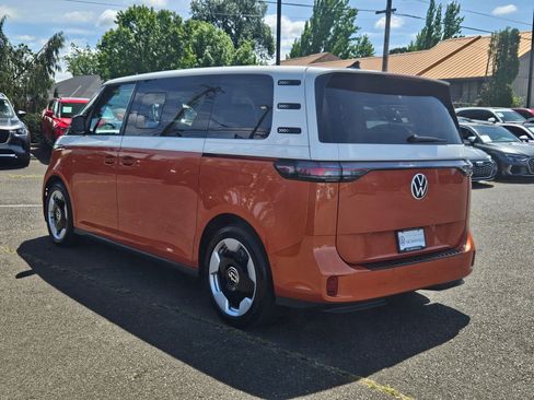 Used 2025 Volkswagen ID. Buzz Pro S Plus RWD image 3