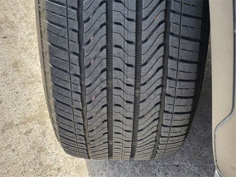 Used 2023 GMC Sierra 1500 SLT image 11