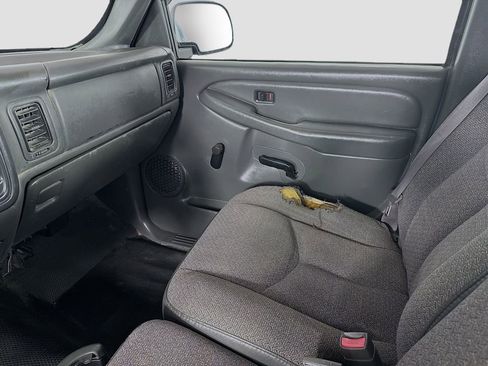 Used 2004 Chevrolet Silverado 1500 W/T RWD image 17