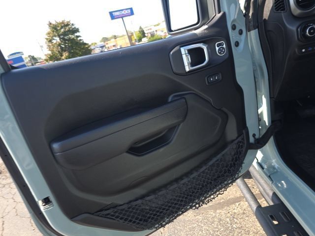Used 2023 Jeep Wrangler Unlimited w/ Sun & Screen Package AWD/4WD image 10