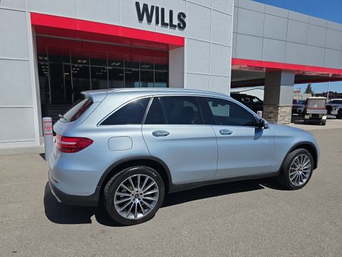 Used 2018 Mercedes-Benz GLC 300 4MATIC image 4