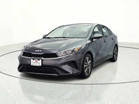 Used 2023 Kia Forte LXS FWD image 2