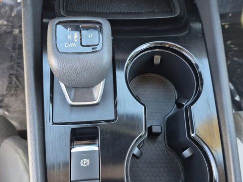 Used 2024 Nissan Rogue SV image 10