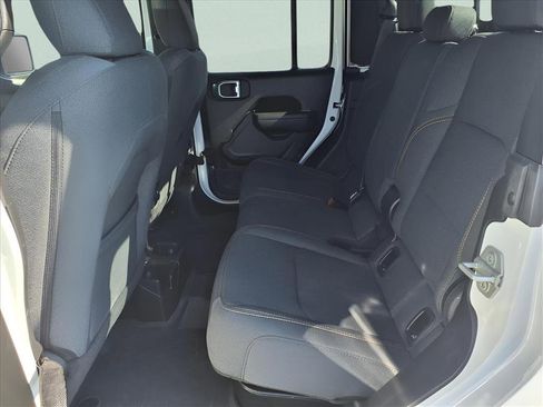 Used 2024 Jeep Gladiator Sport image 9