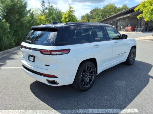 Used 2025 Jeep Grand Cherokee Summit AWD/4WD image 5