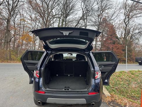 Used 2019 Land Rover Discovery Sport SE image 12
