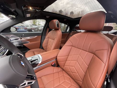 Certified 2025 BMW 760i xDrive w/ Executive Package AWD/4WD image 9