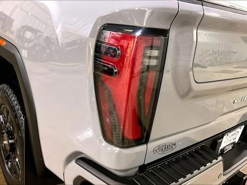 Used 2024 GMC Sierra 2500 AT4 w/ Technology Package image 8
