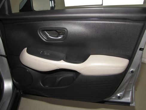 Certified 2023 Honda HR-V LX image 19
