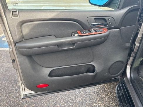 Used 2013 Chevrolet Suburban LT image 20